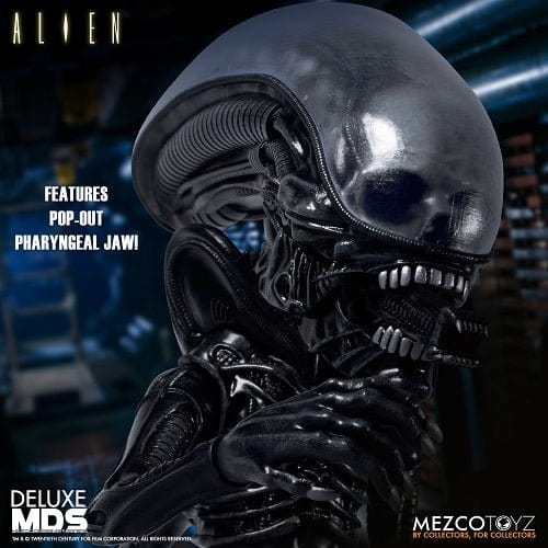 Mezco Toyz MDS Alien 6-Inch Deluxe Stylized Roto Figure